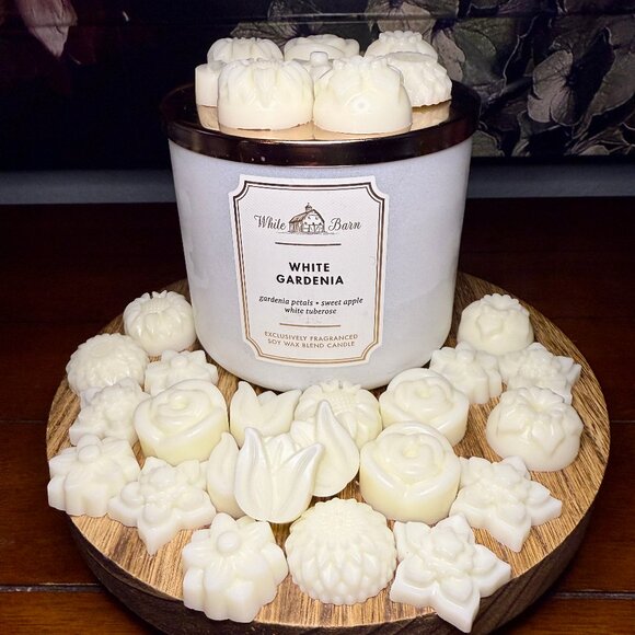 NEW WAX MELTS 2.12oz Bath and Body Works Candle Wax Melts - WHITE GARDENIA! - Picture 1 of 3